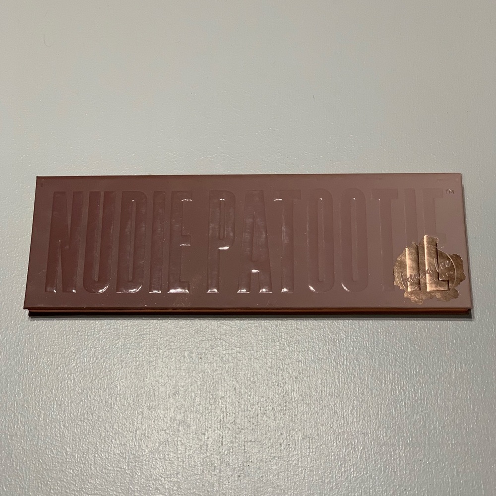 Laura Lee Nudie Patootie eyeshadow palette